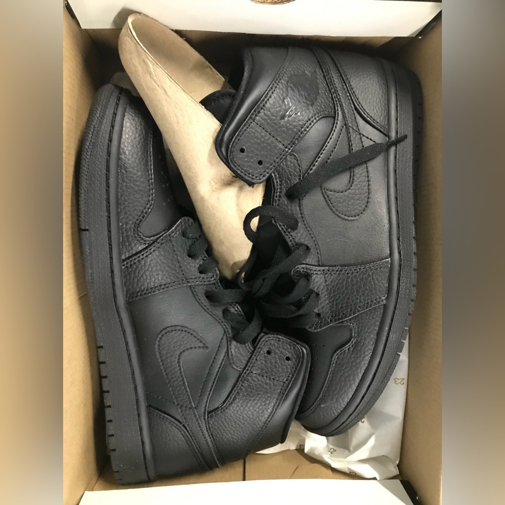 All black men’s Nike air jordan 1, size 9.5 brand new, never worn with box